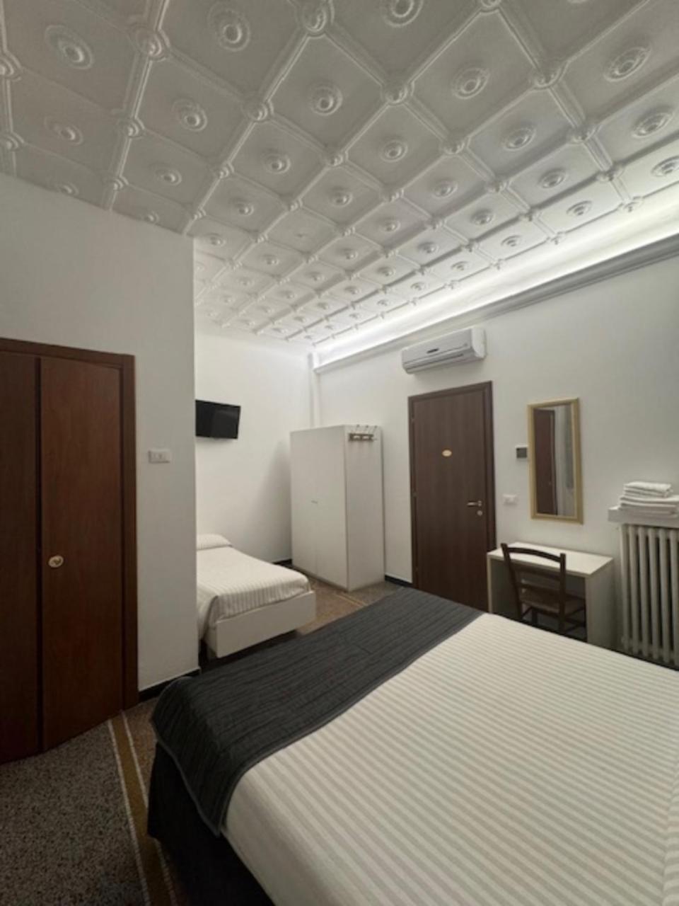 Hotel Ristorante Milton Varazze Bagian luar foto