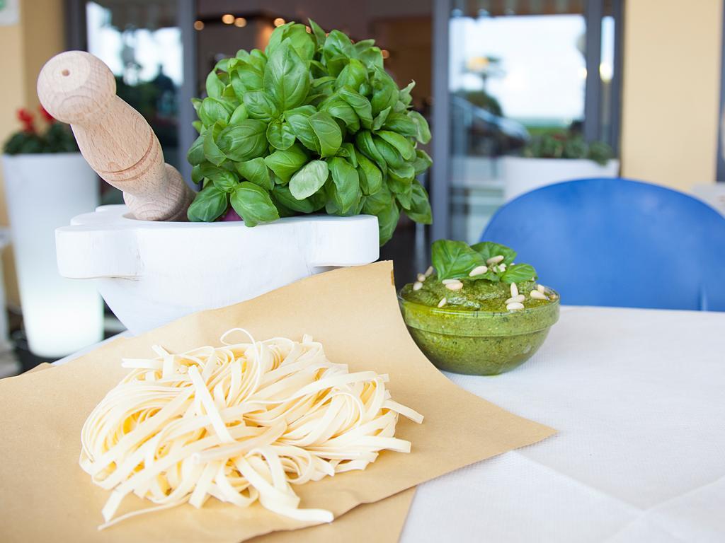 Hotel Ristorante Milton Varazze Bagian luar foto