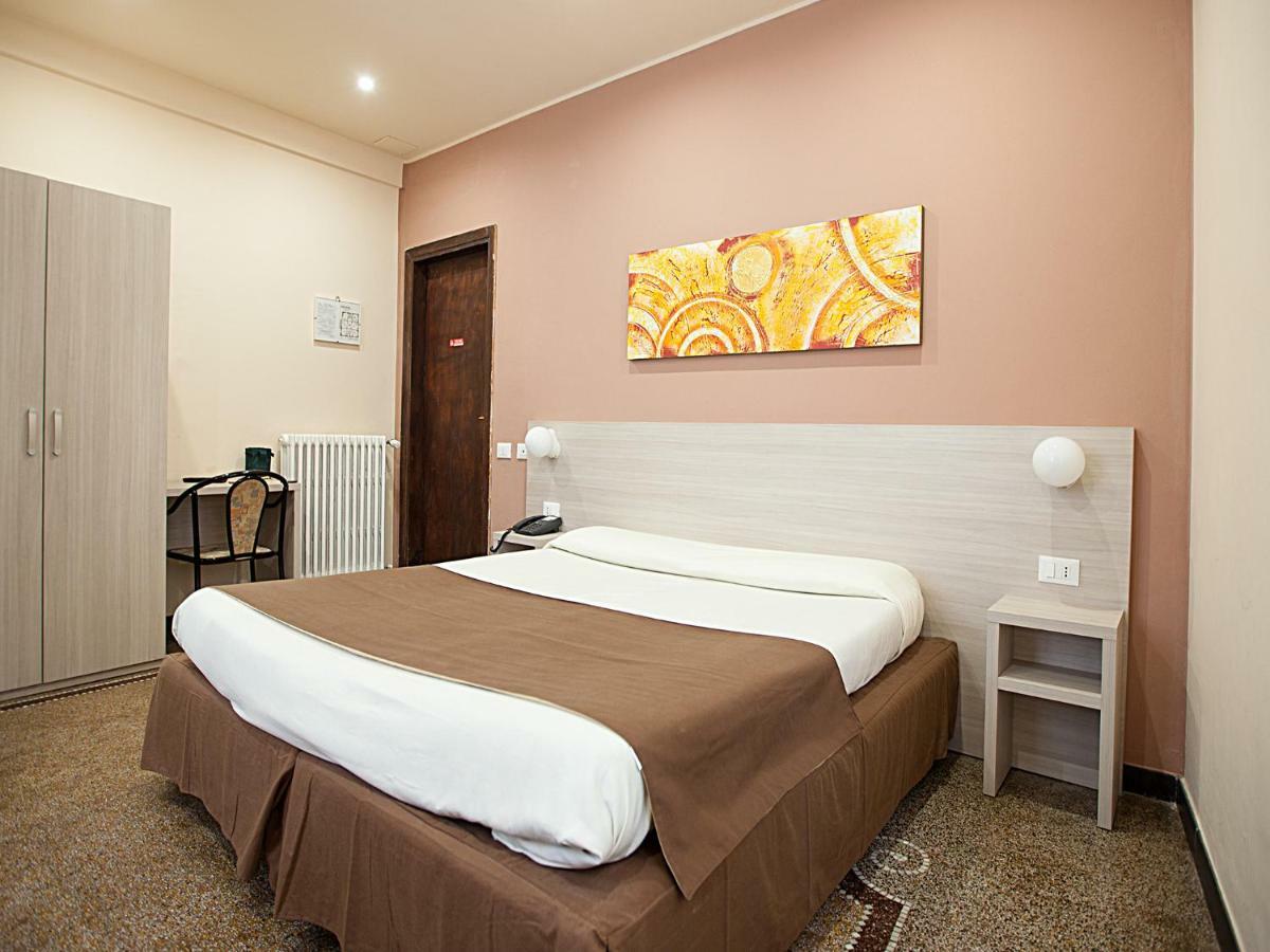 Hotel Ristorante Milton Varazze Bagian luar foto